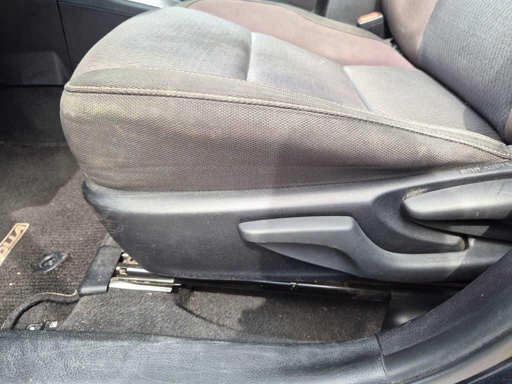 Used 2018 Toyota Corolla LE FWD image 17
