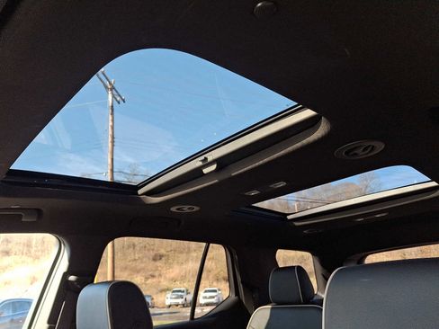 Used 2023 Chevrolet Traverse Premier w/ Redline Edition image 14