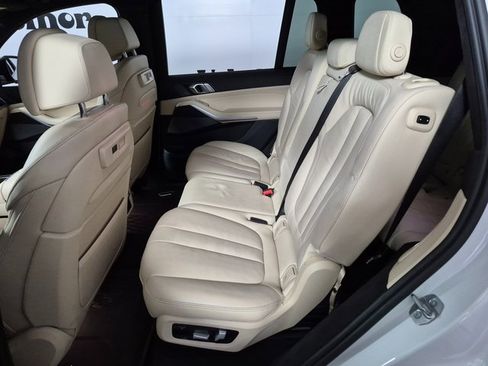 Used 2022 BMW X7 M50i image 23