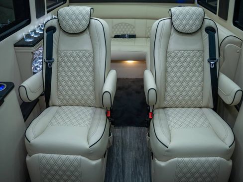 Used 2024 Mercedes-Benz Sprinter 3500 image 22