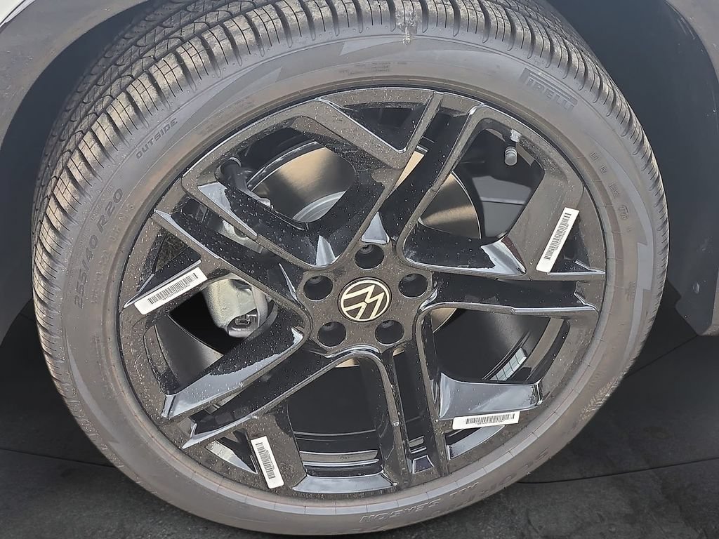 New 2026 Volkswagen Tiguan SE R-Line FWD image 8