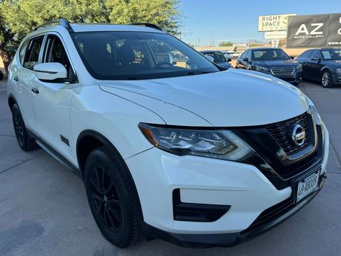 Used 2017 Nissan Rogue SV AWD/4WD image 4