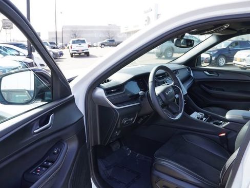 Certified 2023 Jeep Grand Cherokee Altitude image 15