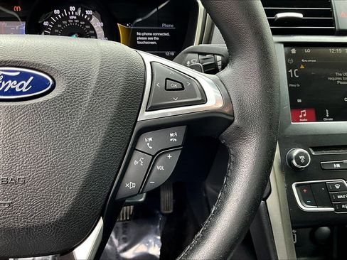 Used 2017 Ford Fusion SE w/ Equipment Group 201A FWD image 15