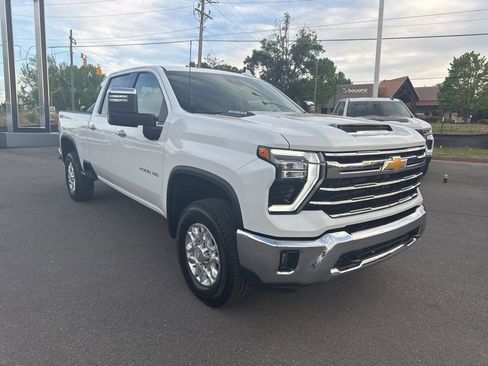 New 2026 Chevrolet Silverado 2500 LTZ w/ LTZ Convenience Package AWD/4WD image 7