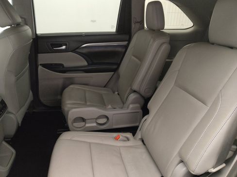 Used 2017 Toyota Highlander Limited image 18