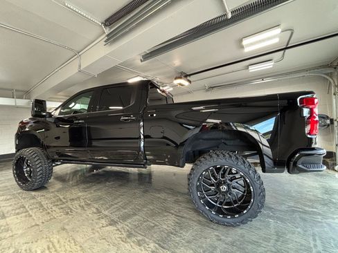 Used 2024 Chevrolet Silverado 1500 High Country w/ Technology Package AWD/4WD image 7