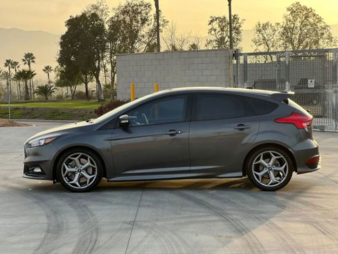 Used 2018 Ford Focus ST image 6