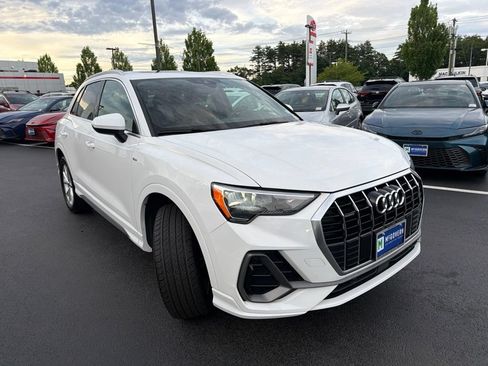 Used 2021 Audi Q3 2.0T Premium w/ Convenience Package AWD/4WD image 3