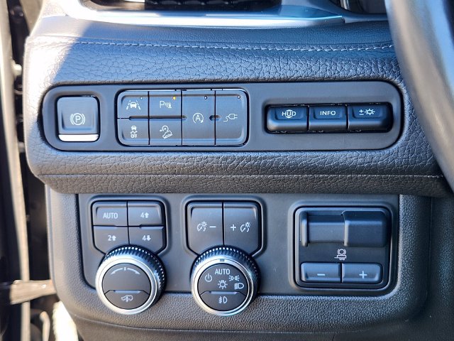 Used 2021 GMC Yukon Denali w/ Denali Ultimate Package AWD/4WD image 25