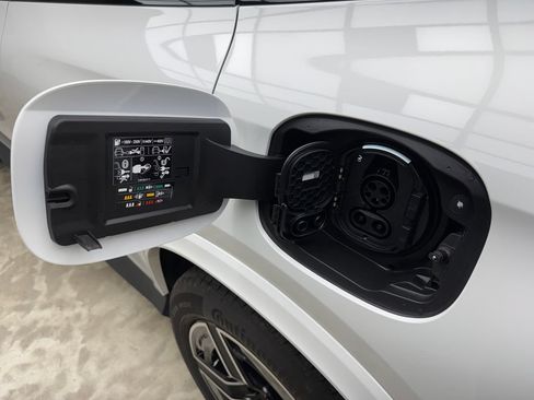 Certified 2025 Mercedes-Benz GLC 350e 4MATIC image 3