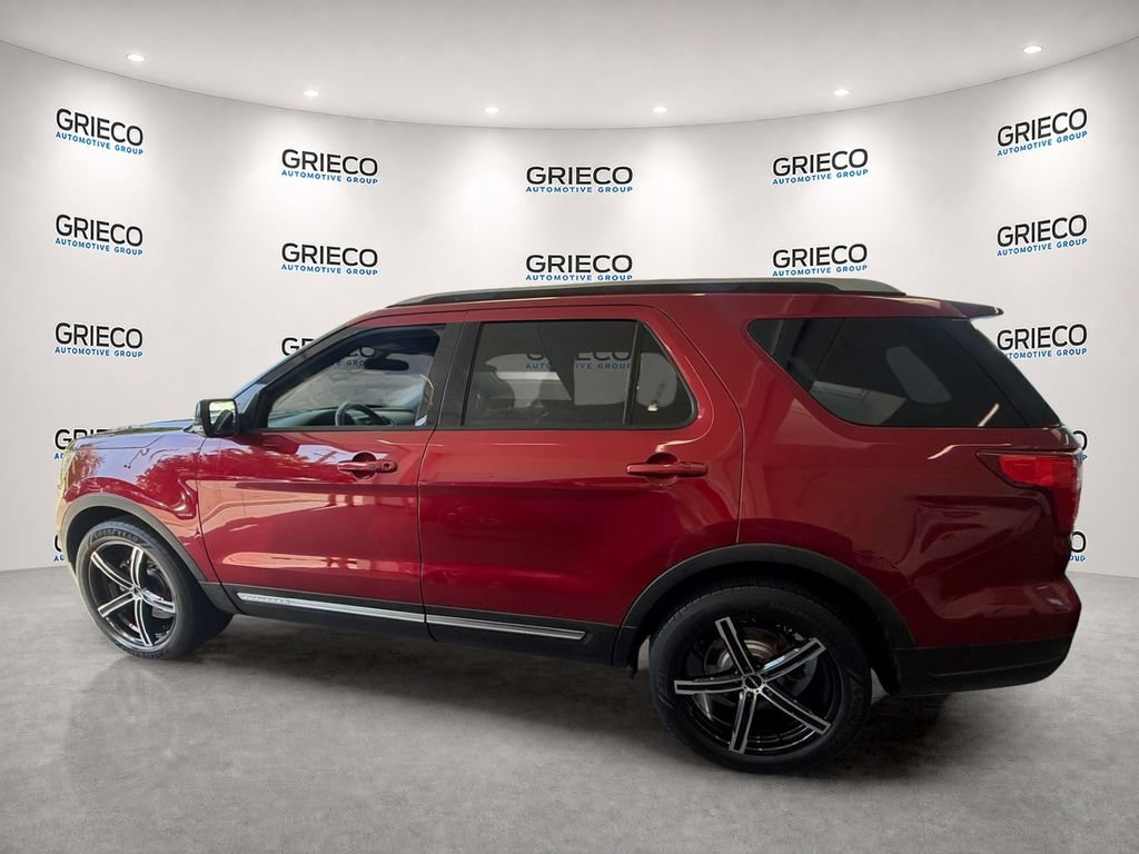 Used 2018 Ford Explorer XLT w/ Equipment Group 202A FWD image 4