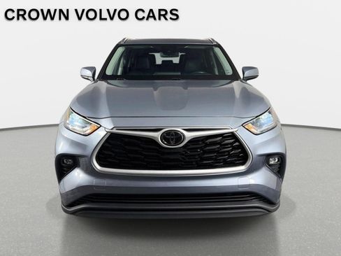 Used 2021 Toyota Highlander XLE FWD image 2
