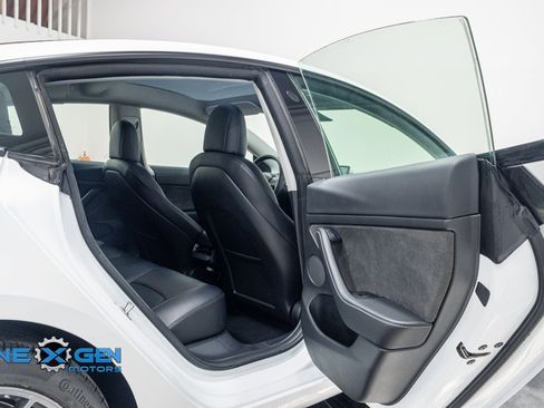 Used 2021 Tesla Model 3 Standard Range Plus image 28