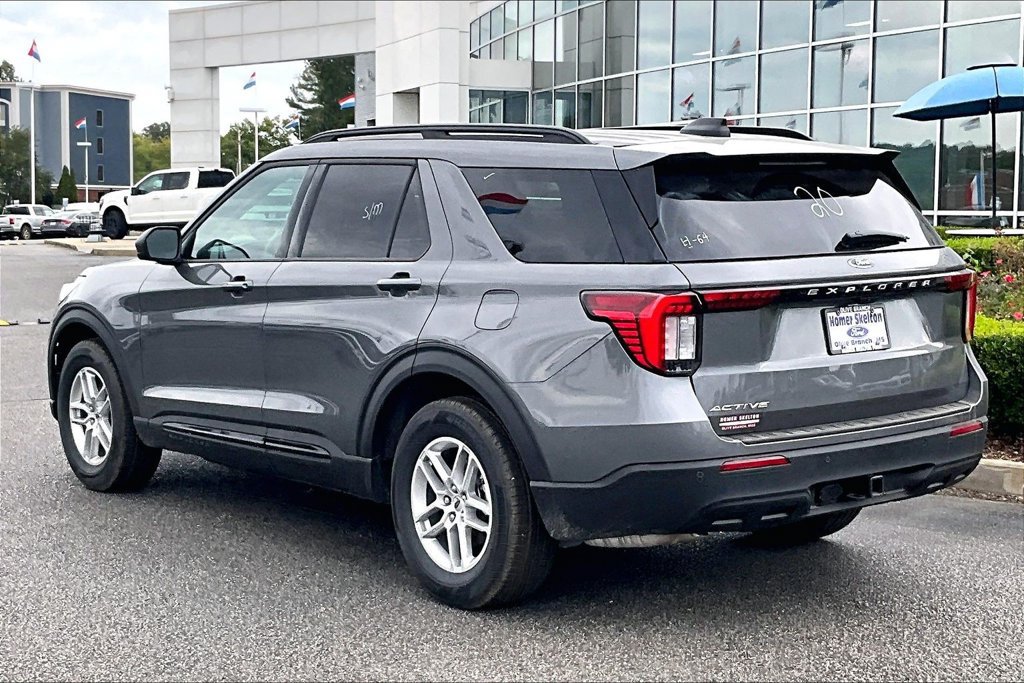 New 2026 Ford Explorer Active RWD image 3