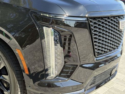 Used 2026 Cadillac Escalade Platinum Sport w/ LPO, ONYX Package image 9