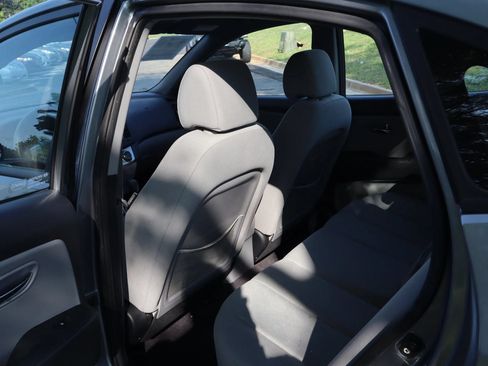 Used 2010 Hyundai Elantra GLS FWD image 10