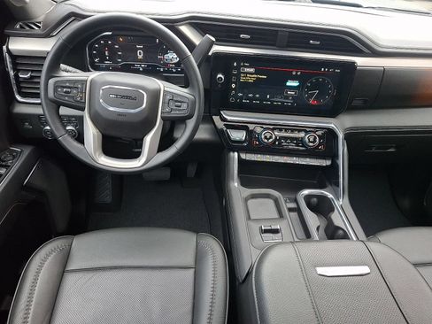 Used 2025 GMC Sierra 2500 Denali AWD/4WD image 11