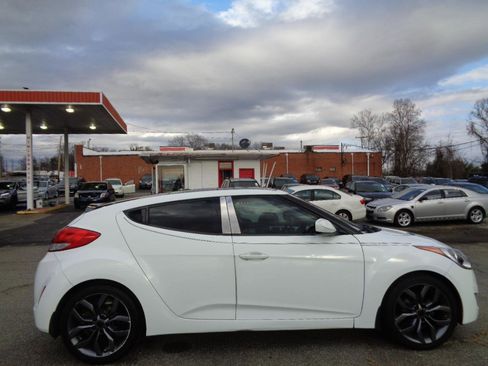 Used 2012 Hyundai Veloster w/ Style Pkg FWD image 4