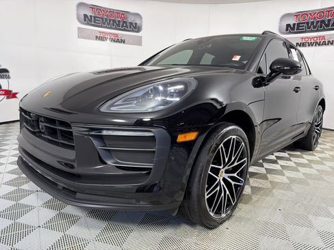 Used 2023 Porsche Macan Turbo image 9