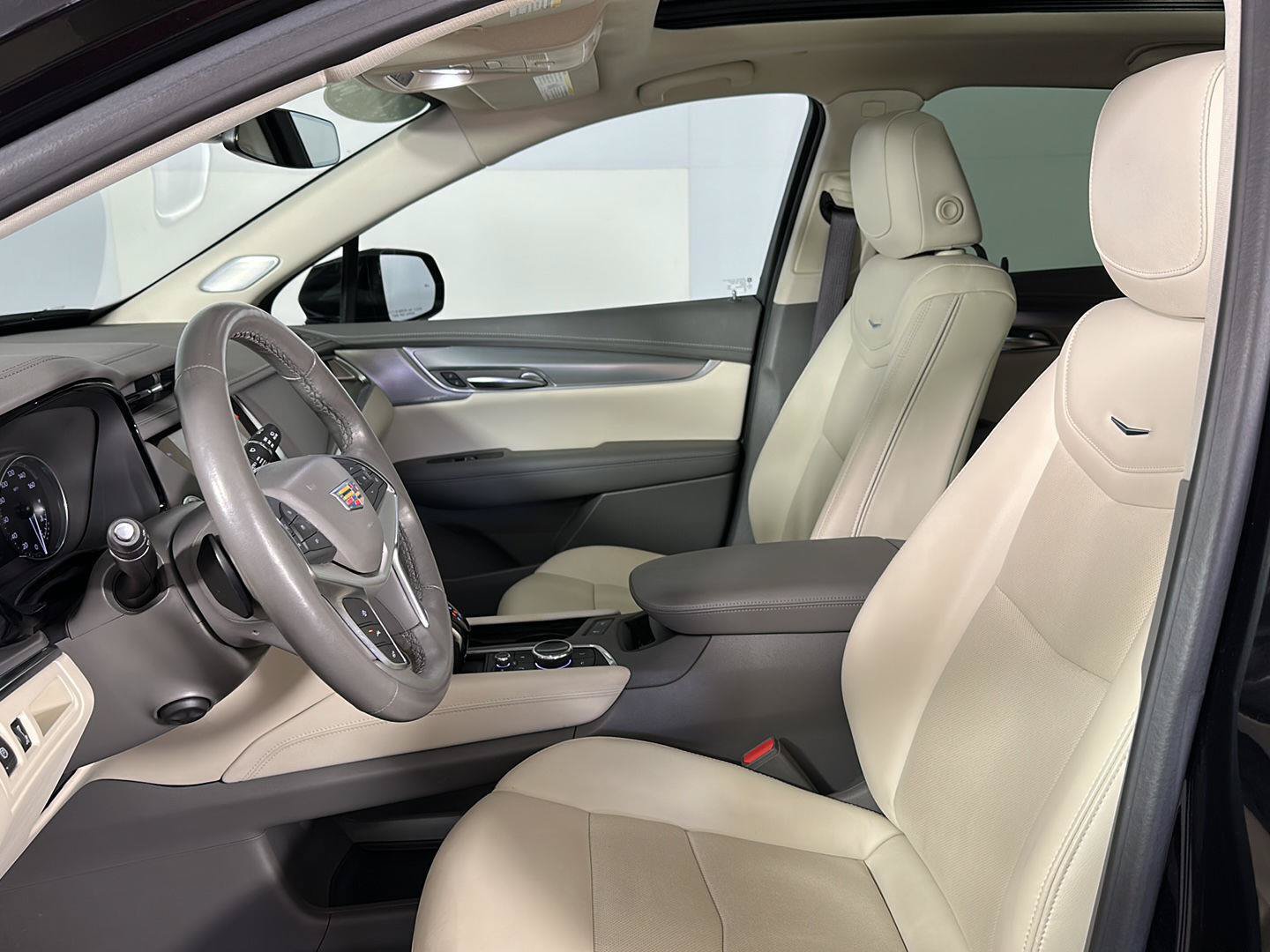 Used 2024 Cadillac XT5 Premium Luxury AWD/4WD image 6
