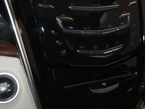 Used 2017 Cadillac Escalade Luxury AWD/4WD image 21