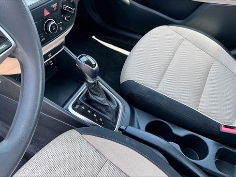 Used 2022 Hyundai Accent SE w/ Cargo Package FWD image 13