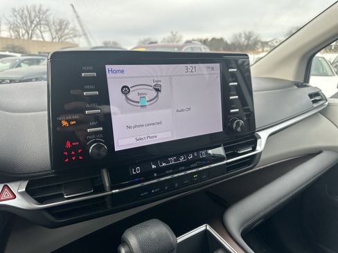 Used 2021 Toyota Sienna LE image 27