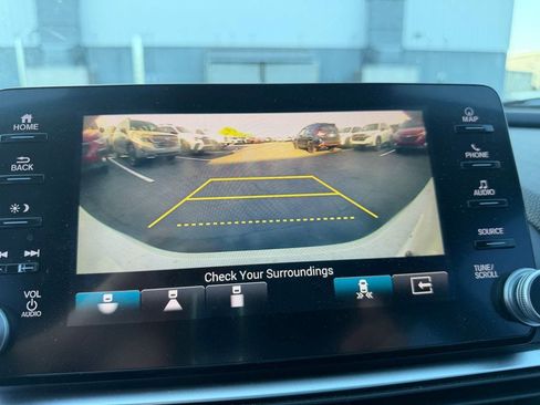 Used 2018 Honda Accord Touring image 12