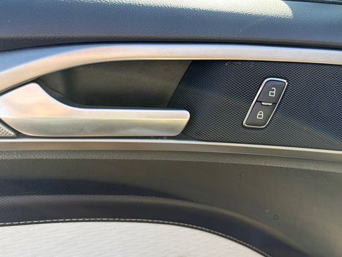 Used 2019 Ford Fusion SE w/ Equipment Group 151A FWD image 9