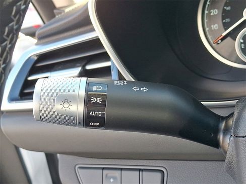 Used 2024 Genesis G70 2.5T image 27