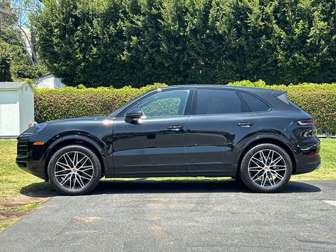 Certified 2026 Porsche Cayenne AWD/4WD image 2