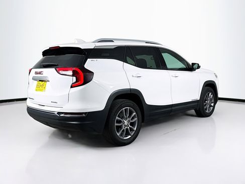 Used 2024 GMC Terrain SLT image 30