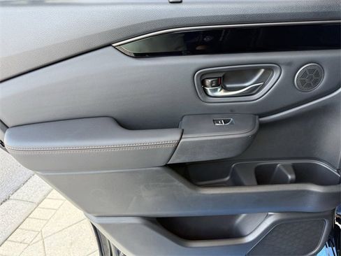 New 2025 Honda Pilot TrailSport image 28