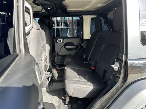 Used 2018 Jeep Wrangler Unlimited Sport S AWD/4WD image 4