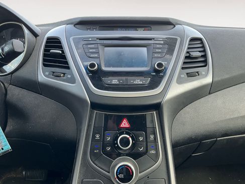 Used 2015 Hyundai Elantra SE w/ Option Group 03 FWD image 12