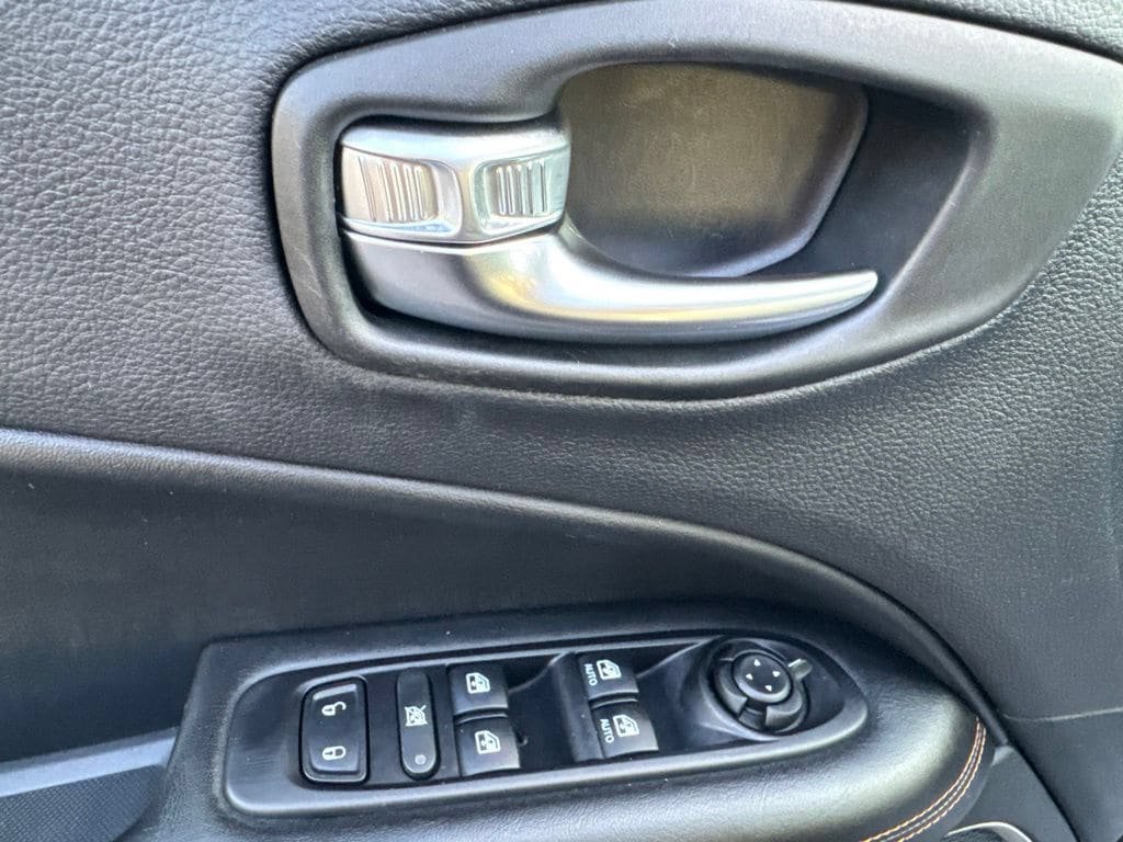 Used 2021 Jeep Compass Limited w/ Sun and Sound Group AWD/4WD image 13