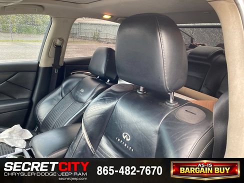 Used 2011 INFINITI M56 w/ Sport Pkg RWD image 10