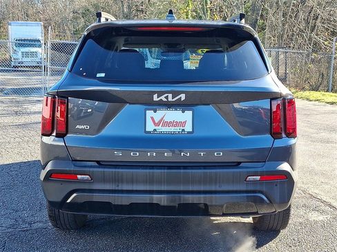 Used 2022 Kia Sorento S image 5