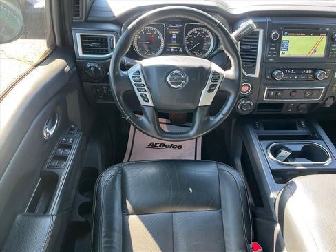 Used 2018 Nissan Titan SL w/ Midnight Edition AWD/4WD image 8