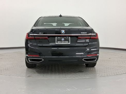 Certified 2022 BMW 750i xDrive w/ Luxury Rear Seating Package image 8
