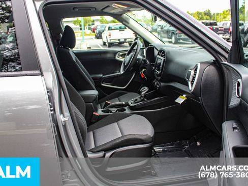 Used 2025 Kia Soul LX w/ LX Technology Package FWD image 20