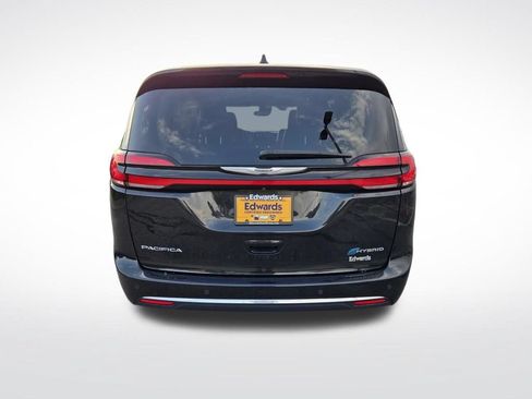 Used 2023 Chrysler Pacifica Touring-L FWD image 4