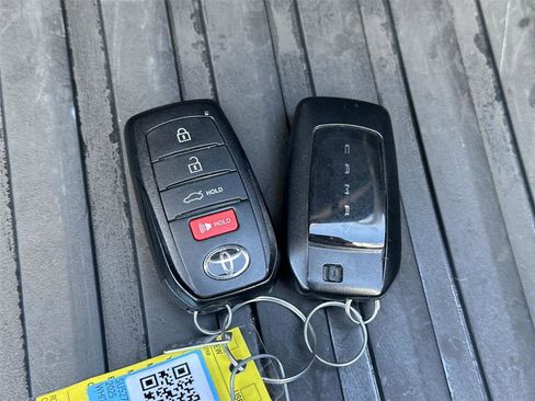 Used 2025 Toyota Camry SE w/ Convenience Package image 21