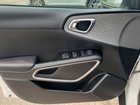 Used 2020 Kia Soul LX FWD image 11
