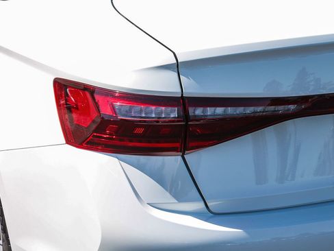 Used 2025 Volkswagen Jetta Sport image 9