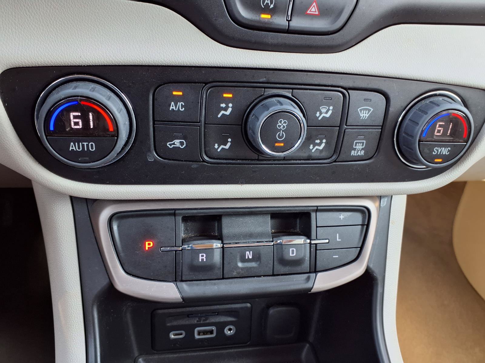 Used 2024 GMC Terrain Denali w/ Denali Premium Package AWD/4WD image 7