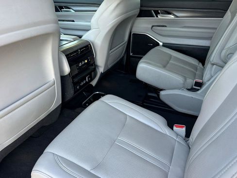 Certified 2024 Jeep Wagoneer Series II AWD/4WD image 12