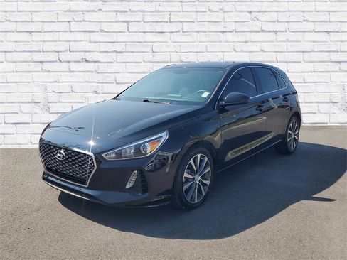 Used 2020 Hyundai Elantra GT image 4