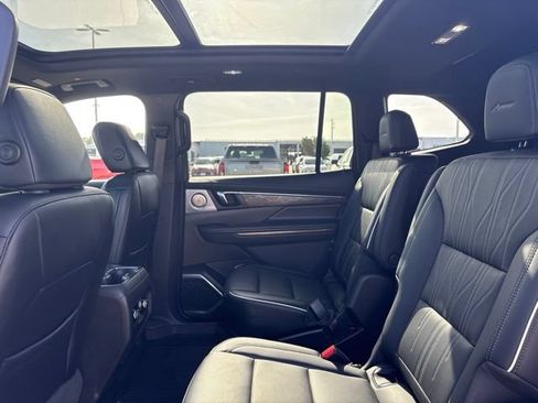 Used 2026 Buick Enclave Avenir w/ Super Cruise Package AWD/4WD image 34